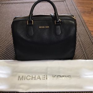 Michael kors purse/cross body
